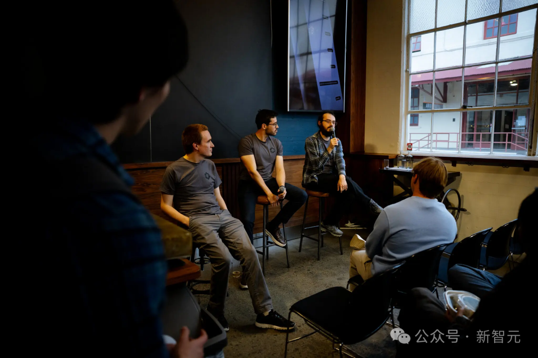 Ege Erdil在讨论会上发言