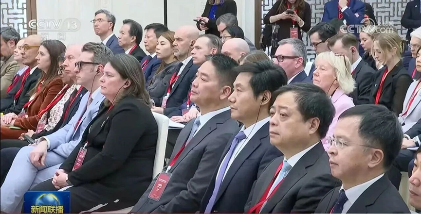 新闻联播截图：中英企业家委员会会议现场