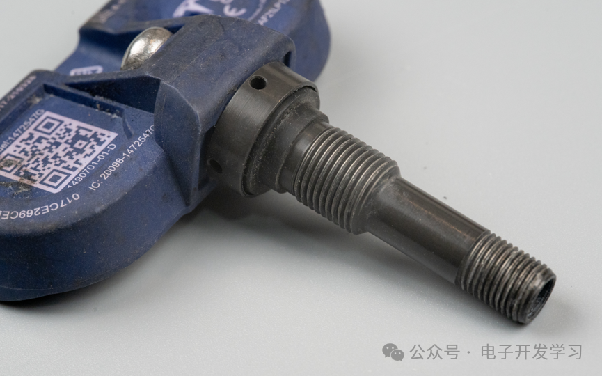 特斯拉 TPMS 胎压传感器气门嘴连接端
