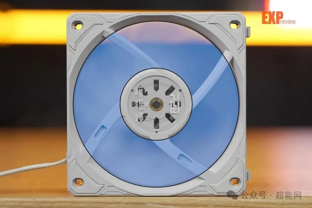 蓝色风扇尺寸特写