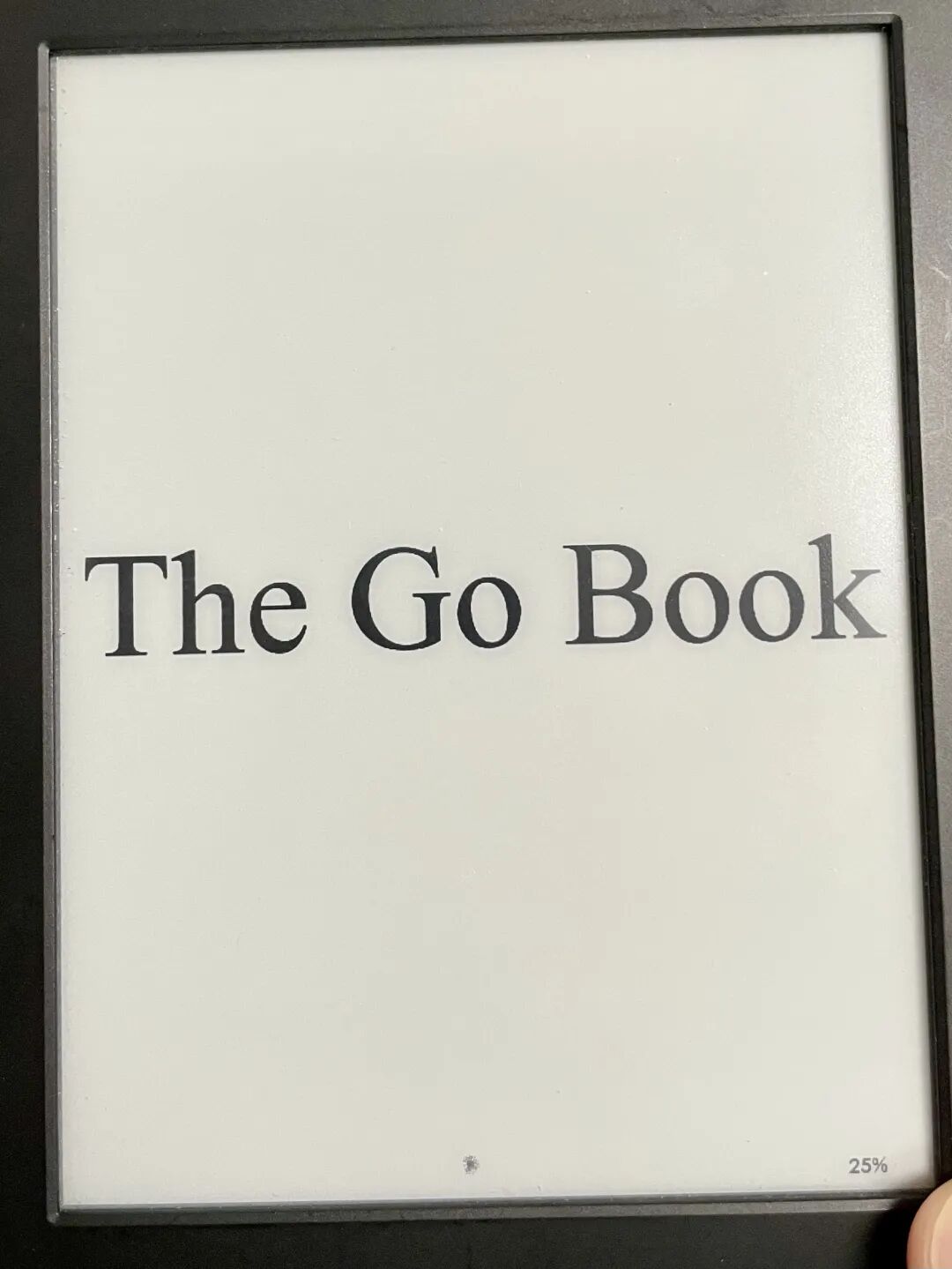 Kindle 屏幕显示的The Go Book封面