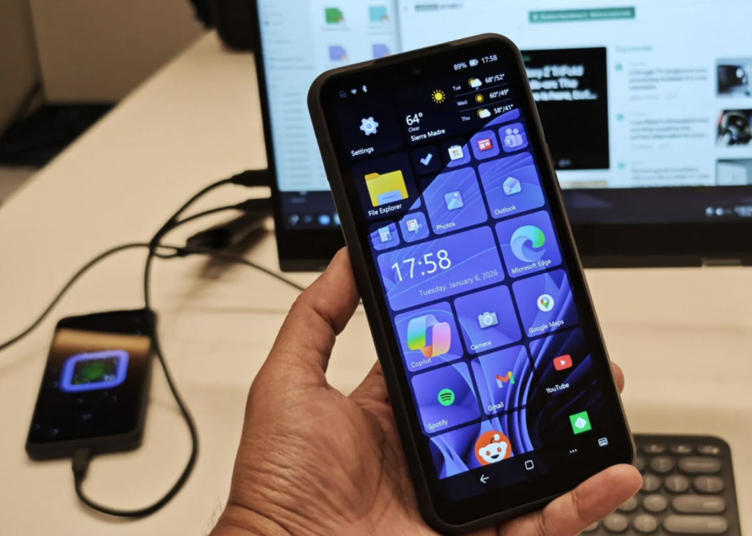 NexPhone运行Windows 11实拍界面