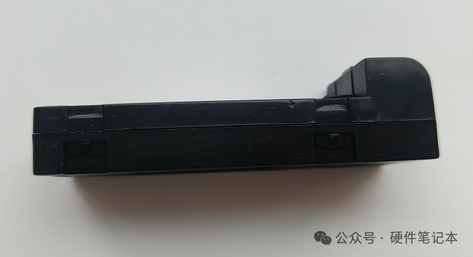 电池模块侧面的卡扣结构