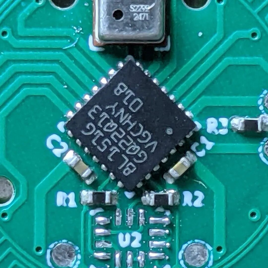 STM8L151G4主控芯片特写