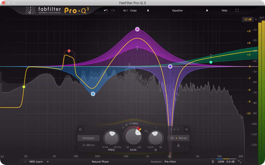 FabFilter Pro-Q 3 音频均衡器界面,展示频率响应曲线与增益调节