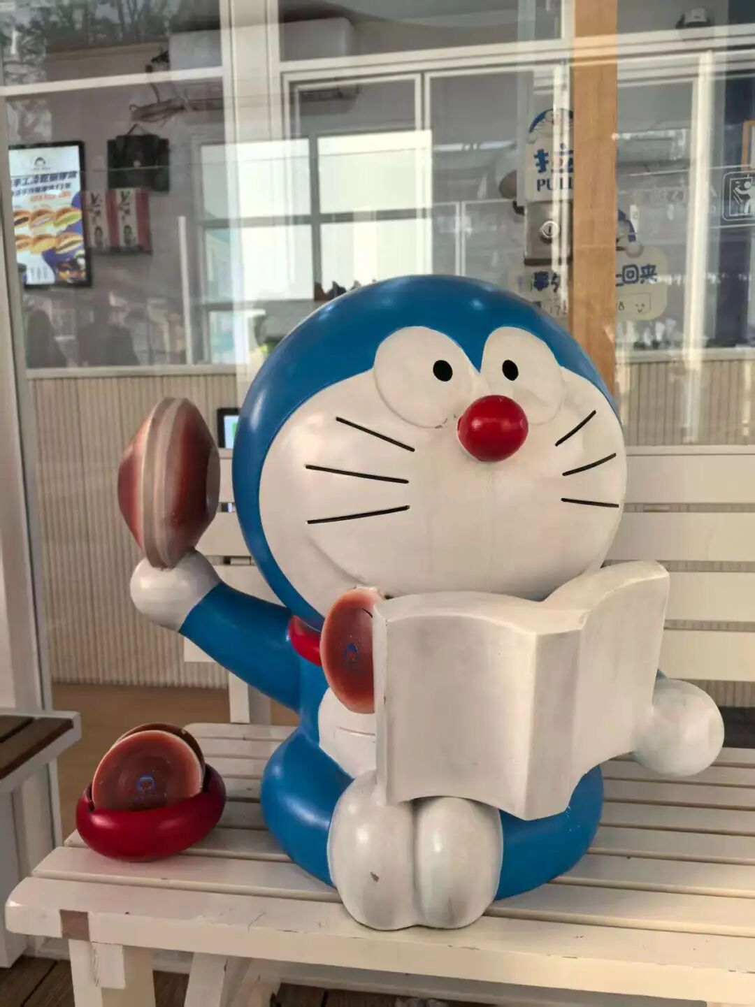 用于图生图测试的实拍哆啦A梦照片