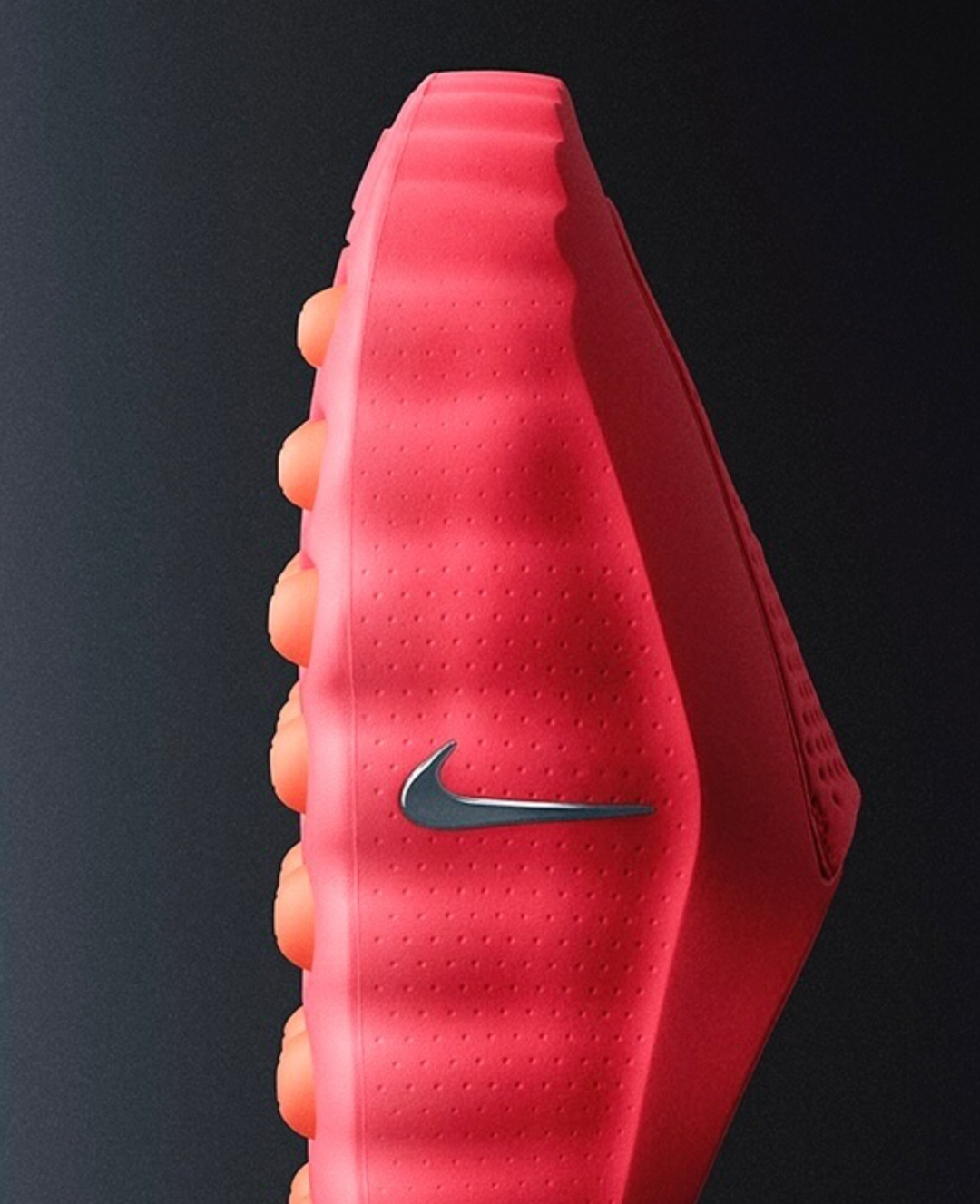 透气孔纹理运动鞋