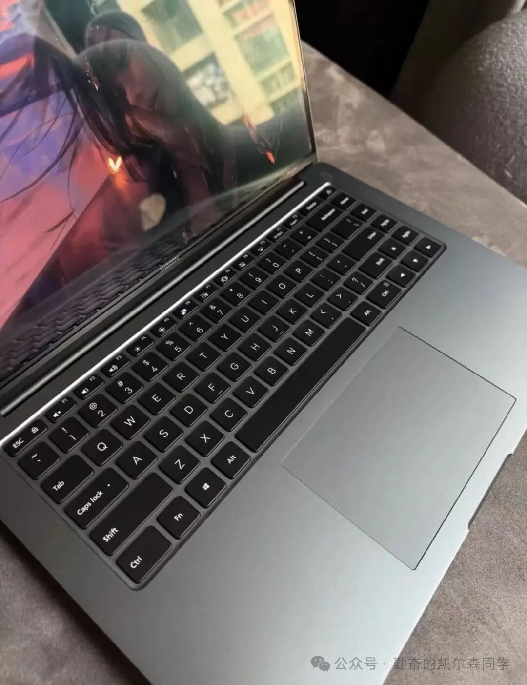 打开的小米笔记本Pro 15，展示屏幕与键盘