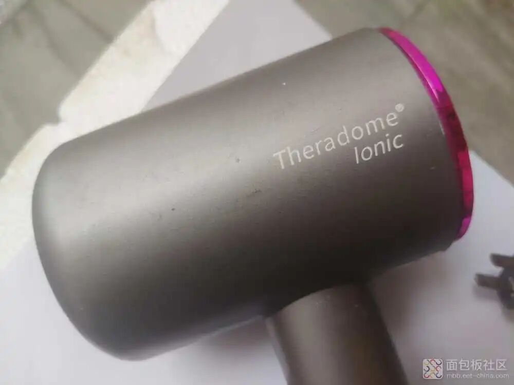 Theradome Ionic负离子高速吹风机主机头部特写