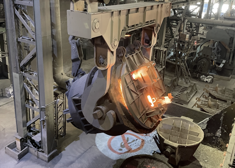 钢包热修吊运现场