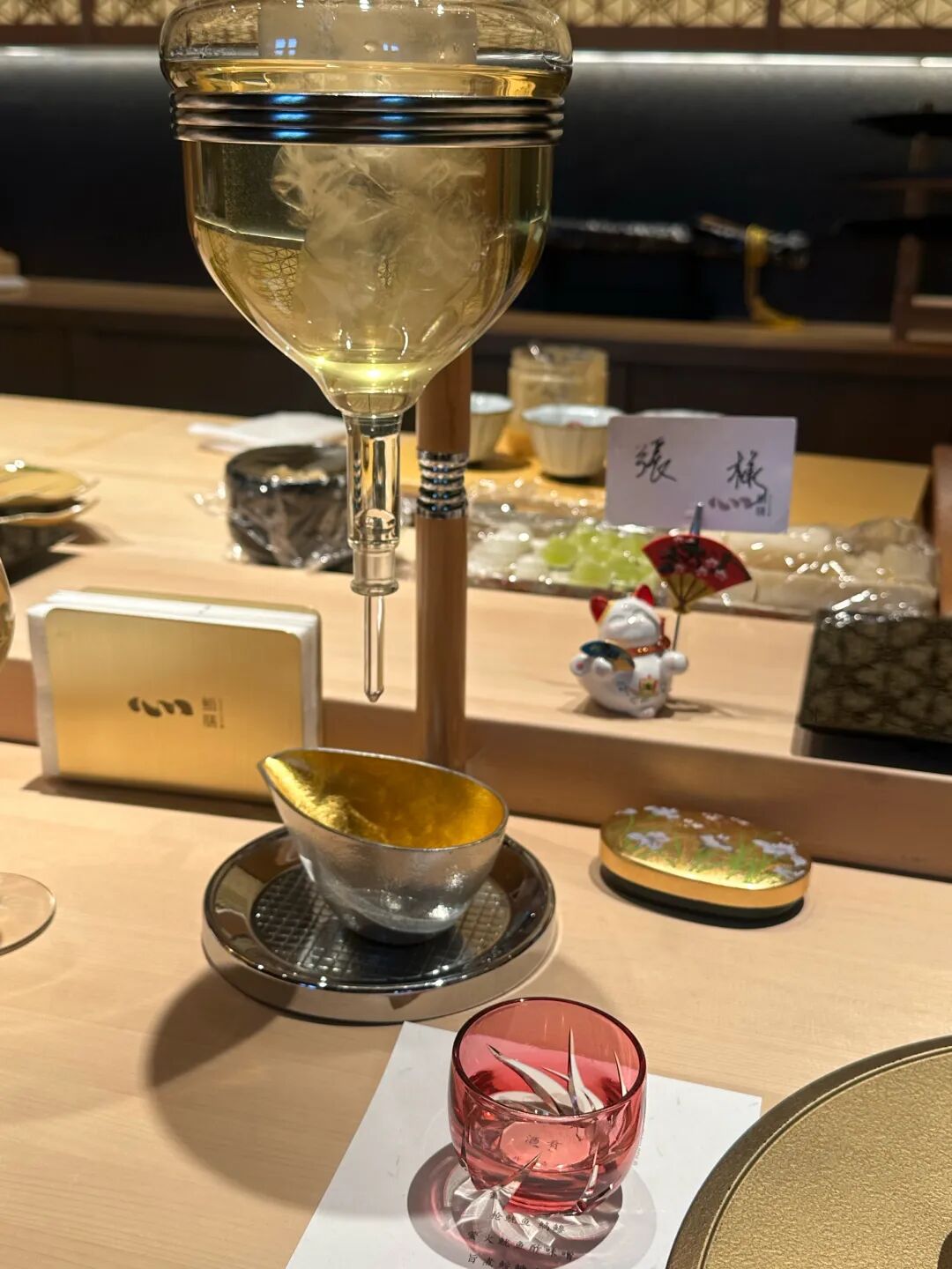 精致的日式餐厅餐桌布置