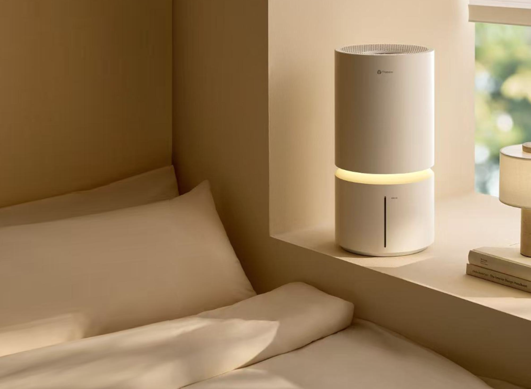 无雾纯加湿器在卧室窗台的使用场景