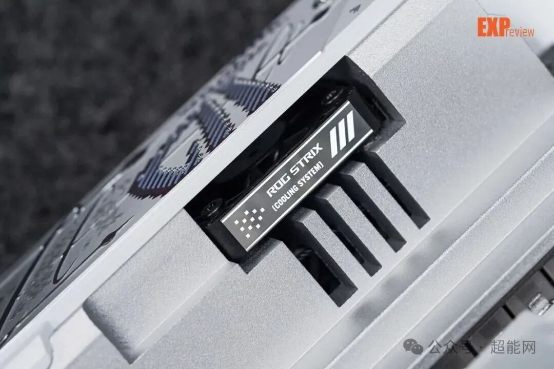 显卡散热系统标签特写