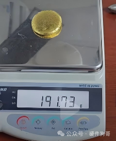 电子秤显示提炼出的黄金重19.173克