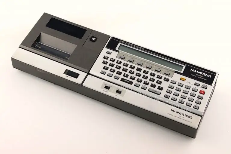 Sharp PC-1500 笔记本电脑