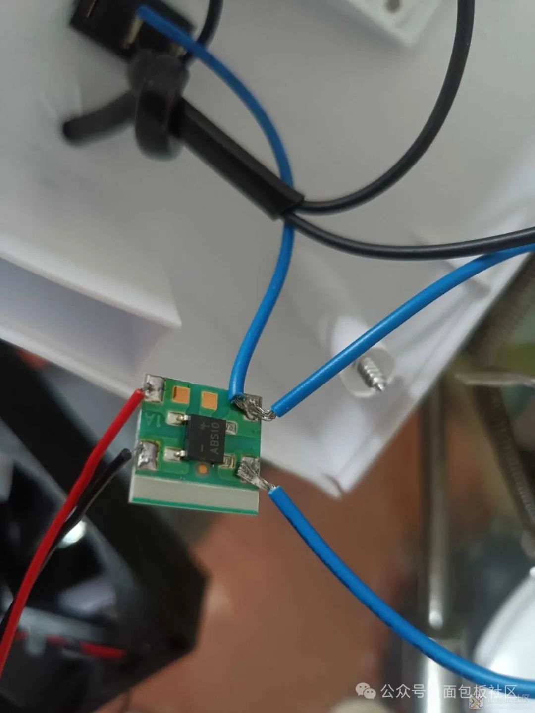 电暖风机内部的ABS10整流桥模块