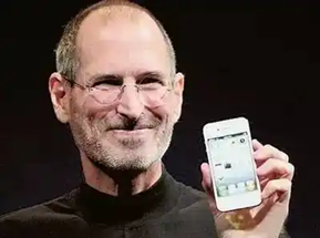 乔布斯手持 iPhone 经典照片