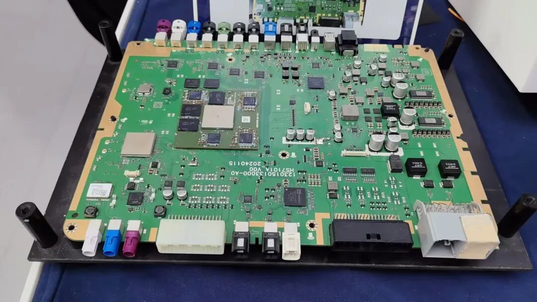 华阳通用PCB电路板俯拍特写