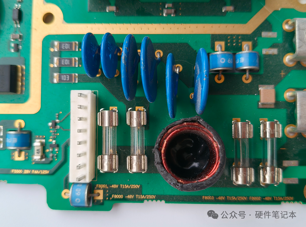 电源输入保险管与压敏电阻