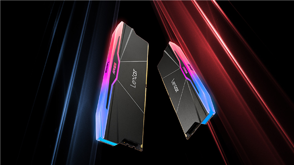 带有RGB灯效的Lexar内存条