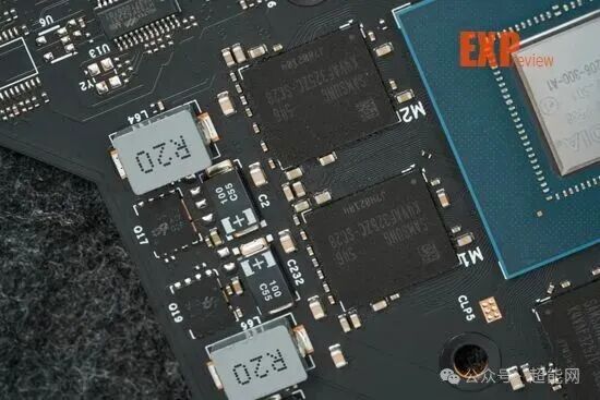 显卡供电部分元件特写