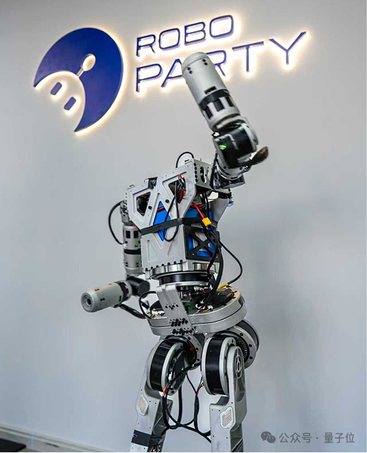 展示中的萝博头原型机