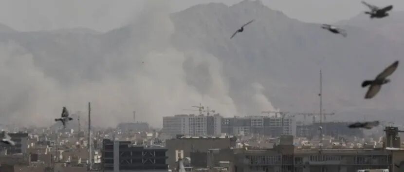 城市天际线浓烟