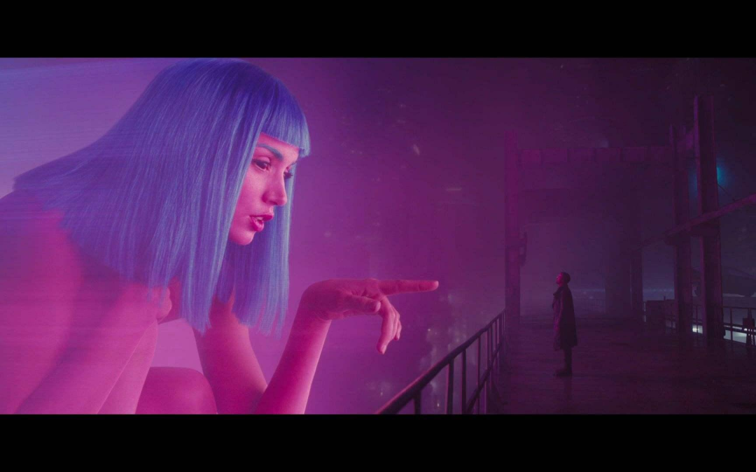 赛博朋克风格的全息虚拟伴侣Joi