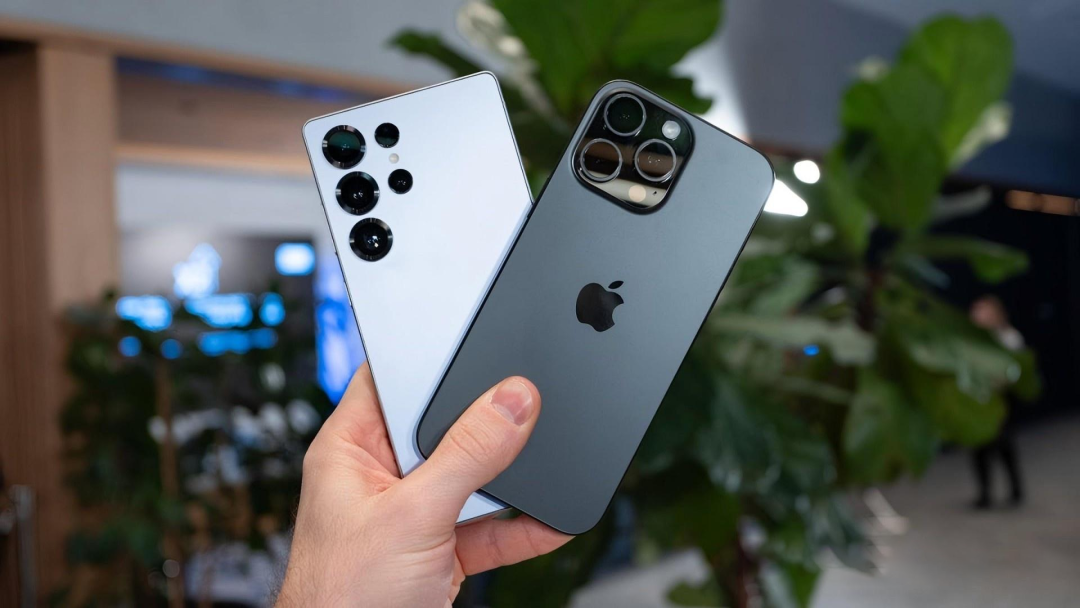 智能手机对比：iPhone 与四摄安卓手机