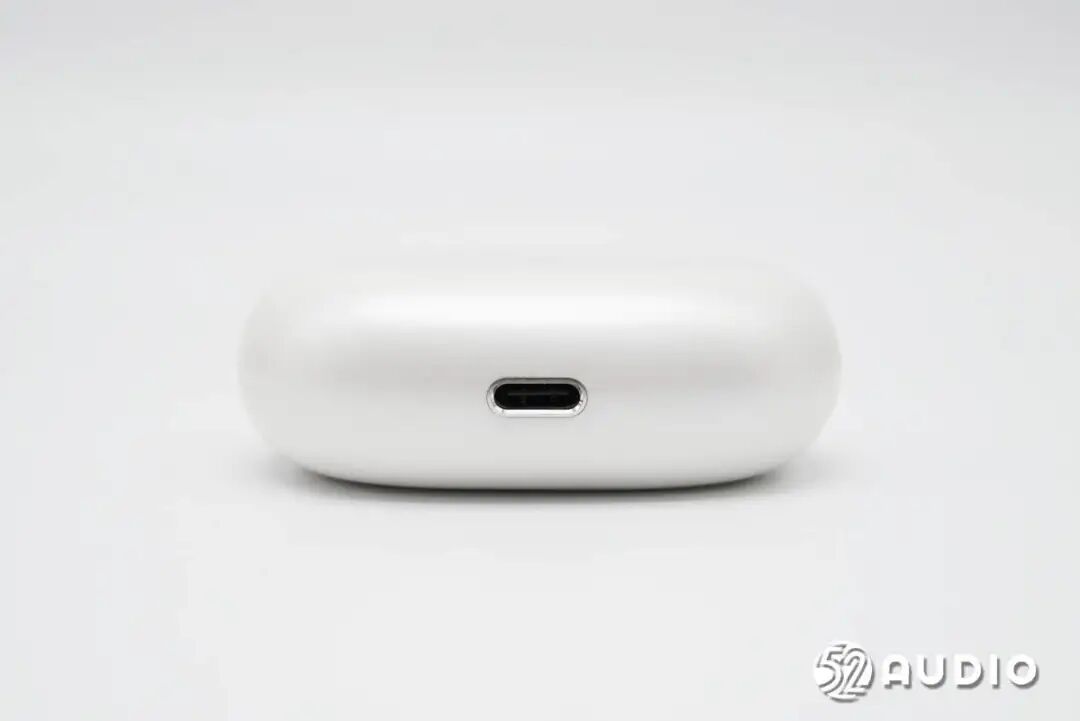 充电盒底部Type-C接口