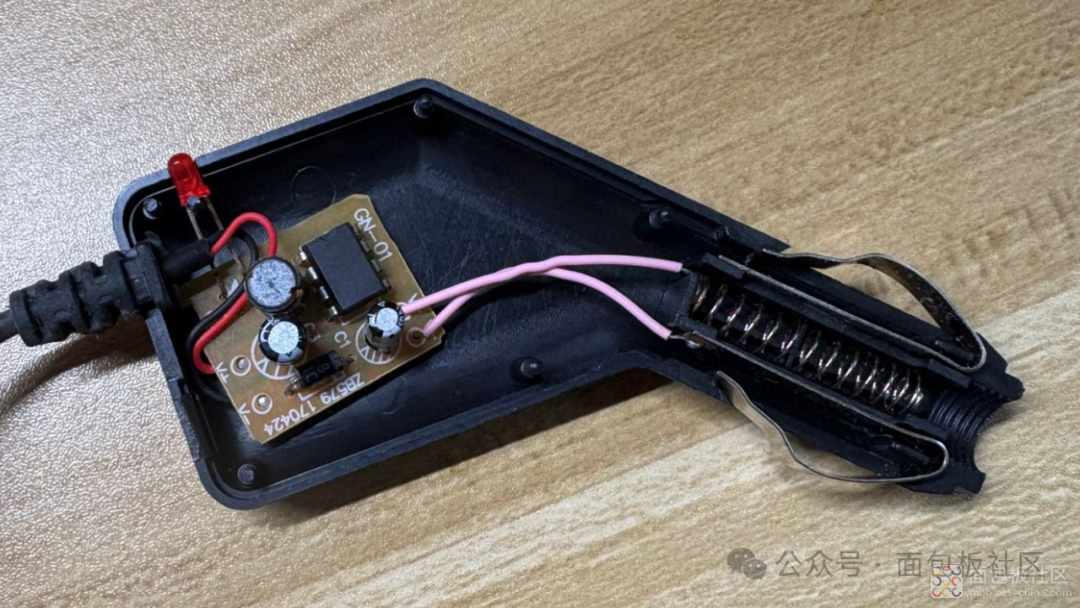 充电器内部整体结构