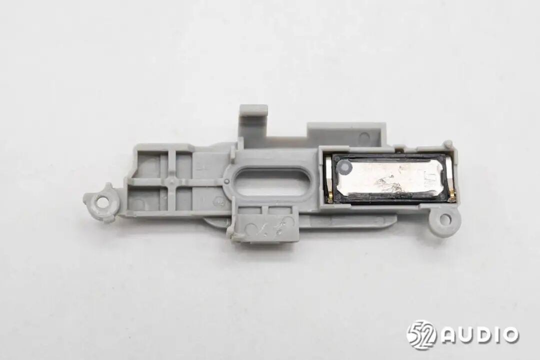 支架内侧的扬声器