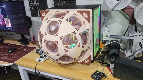 球形定制电脑机箱与RGB主机同框展示