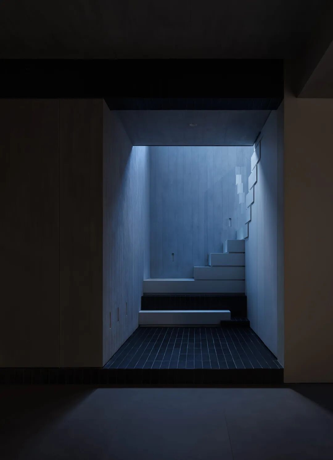 楼梯间光影设计