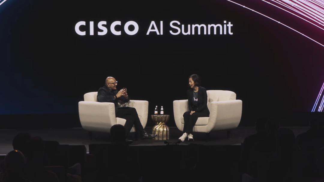 李飞飞在思科AI峰会演讲现场