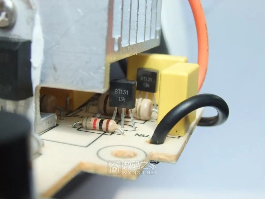 小功率双向可控硅BT131