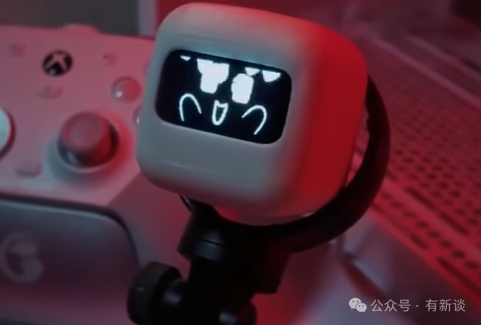 一个显示卡通表情的机器人头部装置