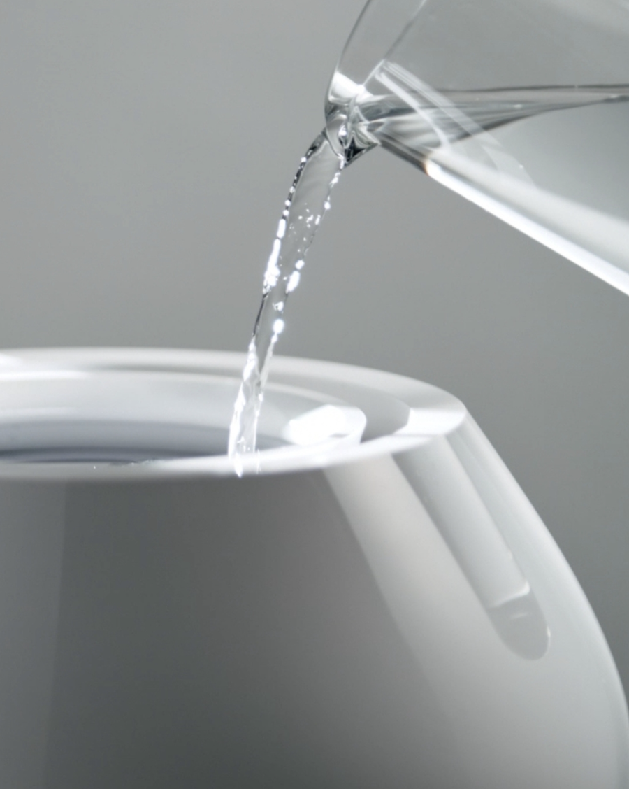 Balmuda Rain加湿器注水过程特写