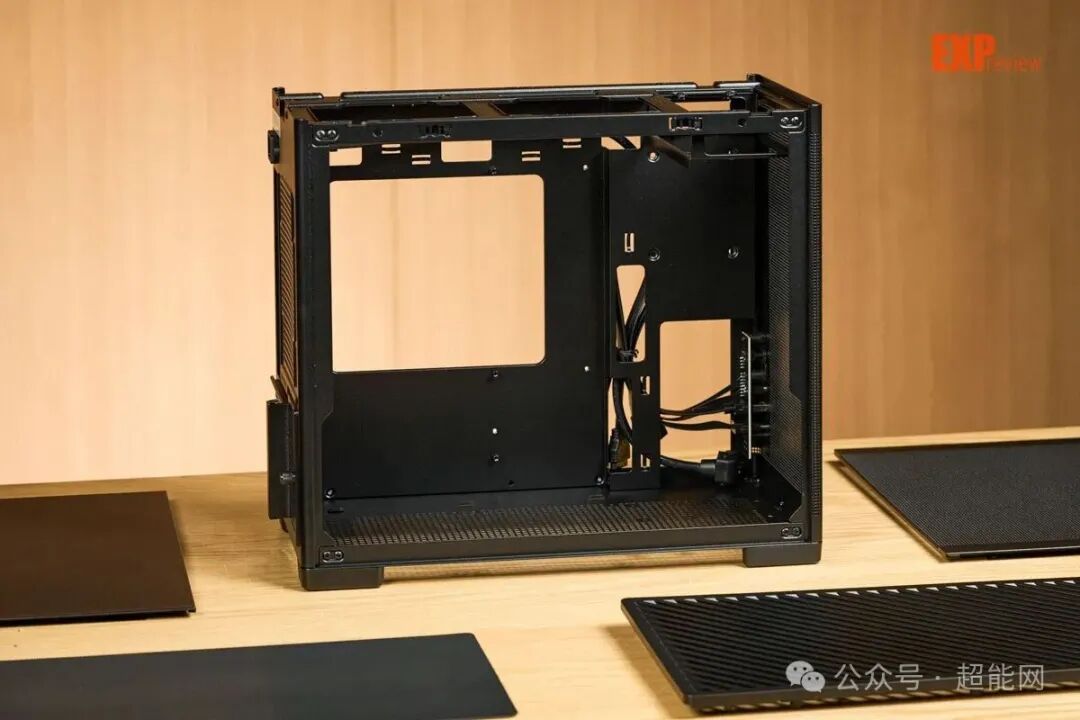 TG100机箱拆解后内部框架全景