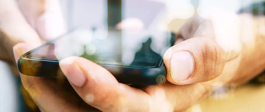 华为畅享90系列手机握持展示