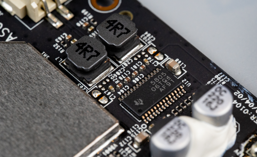 TI TAS5805M D类功放芯片与4R7电感特写