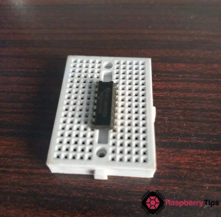 面包板上安装集成电路芯片