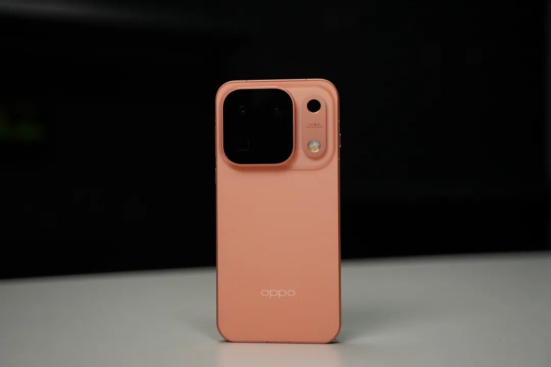 OPPO Find X10 橙粉色背面摄像头特写