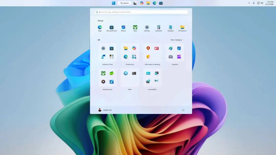 Windows 11开始菜单与任务栏界面截图