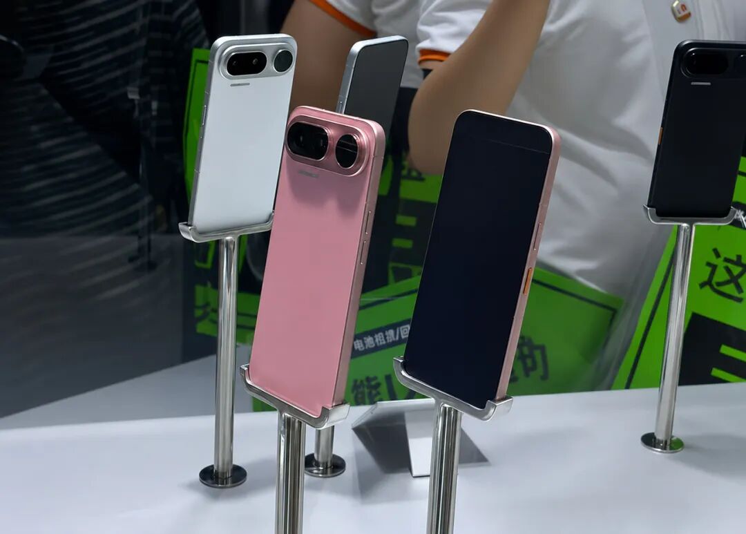 努比亚 NaviX Ultra 多色后盖展示