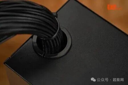 GAMEMAX MAX P750B 电源线材接口侧视图