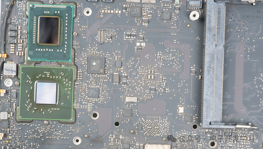 主板PCB布线细节特写