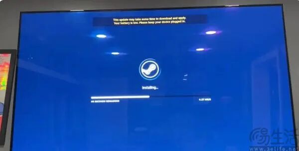 显示器屏幕显示Steam更新安装界面，蓝底Steam圆形图标，下方有Installing进度条及0.27 MB/s传输速率