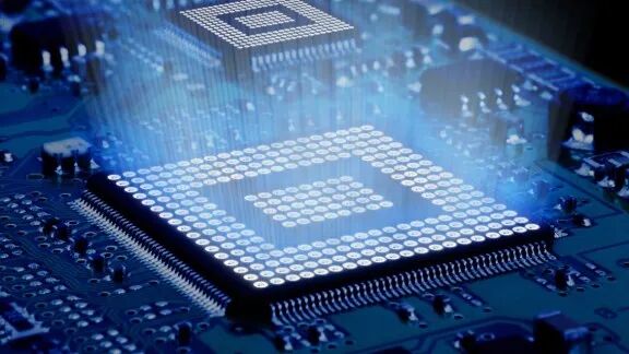 用于说明硬件核心的集成电路板特写